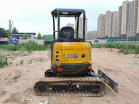 Mini-excavatrice sur chenilles Sany SY26U d'occasion à vendre, petite pelle compacte pour le jardin, la ferme et les travaux en intérieur, avec des performances stables
