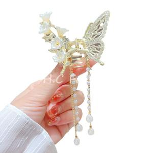 Pince à cheveux papillon en métal tendance pour femme, élégante et haut de gamme, avec pendentif pompon pour queue de cheval mi-haute - Product Image 5