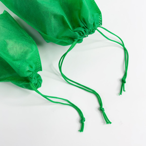 Vente en gros bon marché de sac cosmétique non tissé avec logo personnalisé paquet de voyage avec cordon sac à poussière en tissu non tissé pour cadeaux - Product Image 6