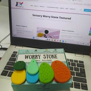 Paquete de 6 Juguetes Sensoriales Texturizados Suaves para Aliviar el Estrés en Niños con <span class=keywords><strong>Autismo</strong></span>, con <span class=keywords><strong>1</strong></span> Cordón Negro y <span class=keywords><strong>1</strong></span> Llavero - Product Image 3