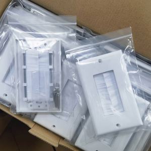 Plaque murale multimédia de type USA avec insert de passage pour câbles basse tension et plaque décorative - Product Image 5