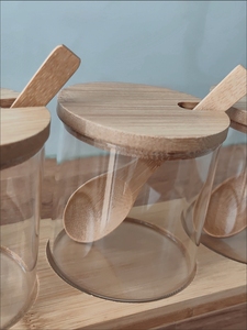 Juego de 3 Recipientes de Vidrio Transparente para Condimentos con Tapas de Bambú, Cucharas y Bandeja - Frascos Herméticos para Especias para la Encimera de la Cocina - Product Image 6