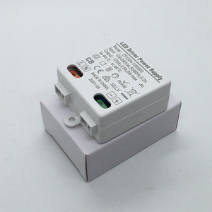 Fuente de Alimentación LED Yudi, 12V 0.5A 6W, Voltaje Constante, Uso en Interiores, Fuente de Alimentación Conmutada - Product Image 1