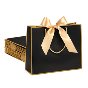 Sacs en papier blancs personnalisés écologiques avec poignées, promotionnels de luxe pour vêtements, chaussures, chaussettes, recyclables et enduits - Product Image 4