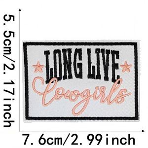 แผ่นปักลายหัวใจสีดำชมพูลายตารางหมากรุก พร้อมคำว่า Loud and Proud สำหรับตกแต่งเสื้อคลุมและหมวกกลางแจ้ง - Product Image 5