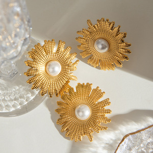Flower Pearl <b>Stud</b> <b>Earrings</b> Gold Hammered Texture Geometric Design Everyday Wear Bezel Setting Stainless Steel - Product Image 4