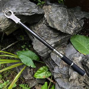 คีมจับปลาคาร์บอนไฟเบอร์ Pig Smelting ขนาด 60 ซม. อเนกประสงค์ สำหรับปลาขนาดใหญ่ - Product Image 1