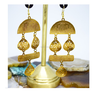 Pendientes geométricos simples de metal de moda europea y americana, pendientes largos de metal, joyería hipoalergénica, novedad de 2021 - Product Image 1