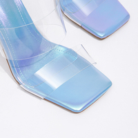 Les dernières sandales à talons hauts en cristal populaires sont des talons hauts sexy pour femmes et des sandales à la mode transparentes