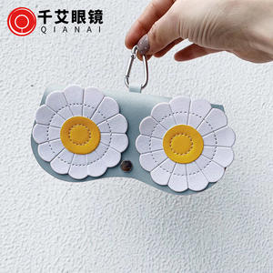 Étui à lunettes de soleil en cuir mignon, motif cœur et fleur, boîte de rangement pour lunettes pour femmes, forme personnalisée, 6-8.9 pouces, printemps 2021 - Product Image 3