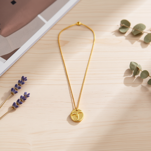 Collana in acciaio inossidabile con ciondolo a forma di lettera T da 1,9 cm, colore oro, gioielli raffinati per donna - Product Image 2