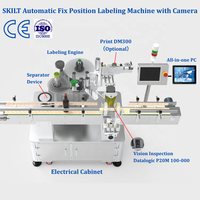 Machine d'étiquetage automatique à position fixe Skilt avec PLC et inspection par caméra pour les flacons cosmétiques et les emballages en bois