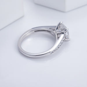 Anillo de diamantes con corte cojín de oro blanco de 14 quilates Messi Jewelry MSR-1402 para mujer - Product Image 2