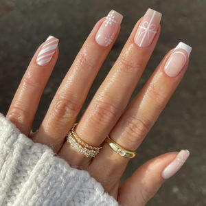 Automne et hiver Ins Style vêtements <span class=keywords><strong>de</strong></span> <span class=keywords><strong>noël</strong></span> 24 pièces ongles blanc français flocon <span class=keywords><strong>de</strong></span> neige <span class=keywords><strong>manucure</strong></span> en boîte faux ongles pour les doigts - Product Image 1