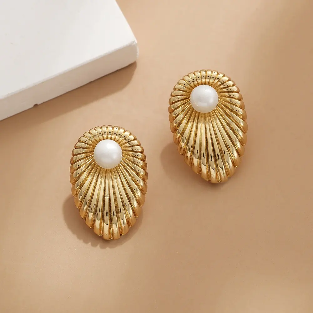 Hot metal threaded Female Stud earrings Luxury Imitation pearl girls earrings jewelry