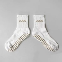 Chaussettes personnalisées de haute qualité pour femmes, chaussettes de yoga antidérapantes, fabricants de chaussettes de pilates en coton personnalisées avec logo
