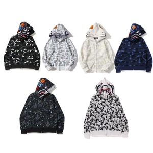 เสื้อแจ็คเก็ตมีฮู้ดลายฉลามพรางตัว แบรนด์ Bathing Ape คุณภาพสูง รุ่น Bapees แบบสองชั้น ผ้าฝ้ายแท้ ปักลายเรียบง่าย ขายส่งแบบใหม่ - Product Image 1