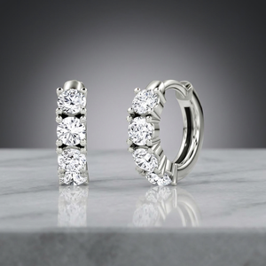 Pendientes de Aro Vintage con Moissanita de Corte Brillante de 0.60Ct en Plata de Ley Chapada en Oro de 5g, Marca Tishya Diamond - Product Image 3