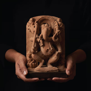 Sculpture de Ganesha |   Réplique d'art de temple du dieu éléphant hindou du Xe siècle, Musée d'art - Product Image 4