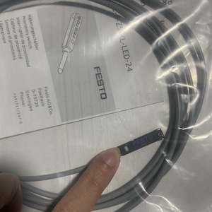 Interruptor Magnético Festo SME-8M-DS-24V-K de 2.5mm para Cilindro, con Terminal de Tornillo Sin Blindaje - Product Image 3