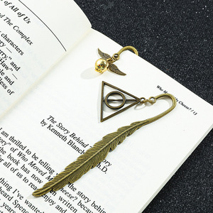 Marcapáginas de Metal con Plumas Retro al por Mayor, Marcapáginas de Dibujos Animados de la <span class=keywords><strong>Snitch</strong></span> de las Reliquias de la Muerte, Marcapáginas de Películas de Anime - Product Image 1