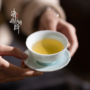 Taza de té de cerámica Yingqing con diseño de loto de pie bajo, estilo chino tradicional, taza maestra de porcelana para el té de la tarde - Product Image 3