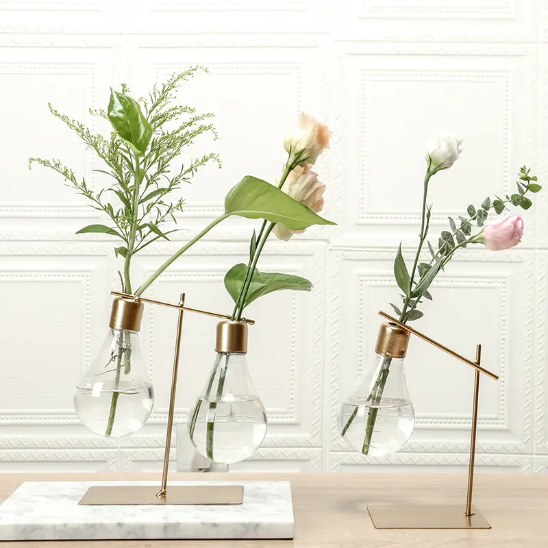 Yaratıcı ev yapay masaüstü dekorasyon Metal ile lamba ampulü plastik ekici çiçek vazo