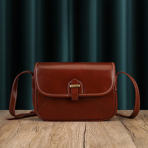 <span class=keywords><strong>2023</strong></span> nouvelle boucle magnétique en cuir véritable petit sac carré rétro littéraire polyvalent bandoulière première couche peau de vache doux femmes sac - Product Image 1