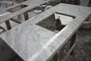 Dalles de marbre blanc italien Bianco Carrara Comptoirs <span class=keywords><strong>en</strong></span> pierre naturelle populaires Carreaux muraux Design moderne Surface polie Bon prix - Product Image 3