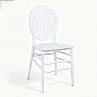 Chaises de mariage Chiavari en résine acrylique blanche de haute qualité en gros pour les fournitures de fête et les événements commerciaux