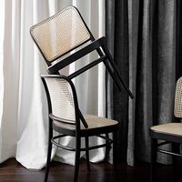 Chaise de salle à manger en rotin de style nordique avec dossier en rotin et assise en bois de hêtre