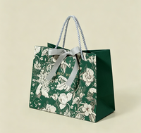 Sac fourre-tout en papier de luxe recyclable à motif floral imprimé quadricolore avec fermeture magnétique, poignée en corde et nœud en ruban pour mariage et fêtes