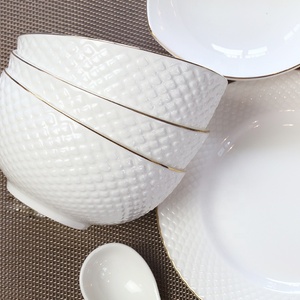 Service de table de luxe 56 pièces en porcelaine fine, nouveau, écologique, en céramique avec bord doré, style minimaliste, personnalisable pour mariages et événements - Product Image 3
