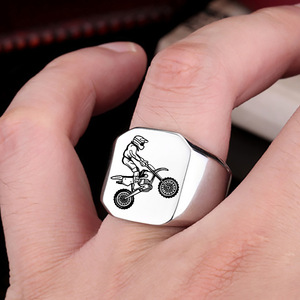 Bague carrée en acier inoxydable 18MM gravée au laser avec motif moto, bijou de mode pour homme, cadeau - Product Image 2