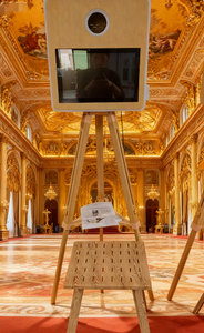 ตู้ถ่ายภาพเซลฟี่แบบพ่น<span class=keywords><strong>สี</strong></span>โลหะพร้อมกระจกมหัศจรรย์ หน้าจอสัมผัส กล้องถ่ายรูป และเครื่องพิมพ์ (ตัวเลือกเสริม) พร้อมกล่องใส่แบบพกพา - Product Image 4