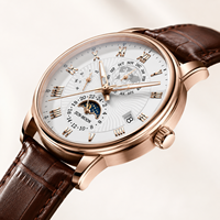 Montre de luxe pour homme à cadran en verre quartz, bracelet en cuir, boîtier en alliage, avec breloque lune ciel étoilé 20 mm et calendrier à trois aiguilles, livrée en coffret