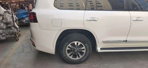 ชุดแต่งรถยนต์ขายดีสำหรับแลนด์ครุยเซอร์ 200 ปี 2008-2015 อัพเกรดสไตล์ LC300 ฝากระโปรงเหล็ก ไฟหน้า LED แบบเสียบใช้งานได้ทันที ไม่ต้องตัด - Product Image 4