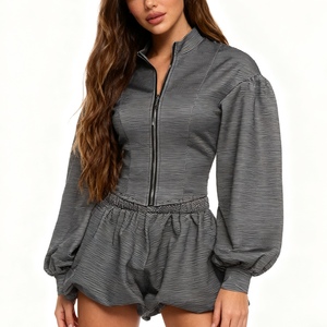 Conjunto de 2 Piezas para Mujer, Otoño, Nuevo Estilo: Falda-Pantalón Sexy con Cierre y Cuello Alto, Corte Ajustado - Product Image 6