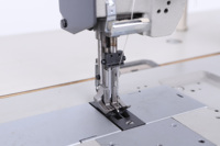 Machine à coudre industrielle HUAMEI 842 à double aiguille, point noué, plate, avec moteur, pied entraîneur haute vitesse pour cuir