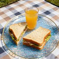 Assiettes de présentation jetables en plastique à motif tressé moderne, bord doré, 7 et 10 pouces, pour fêtes, restaurants, traiteurs et événements (vente en gros)