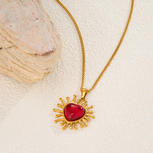 Collana MYNECK con Catena Cubana Autunnale, Gioielli da Donna in Acciaio Inossidabile Placcato Oro 18K Antiossidante, Pendente Hiphop 'RED HOT LOVE to LOVE' - Product Image 3