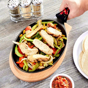Plat à fajitas en fonte à prix avantageux avec base <span class=keywords><strong>et</strong></span> plateau en bois - Product Image 1
