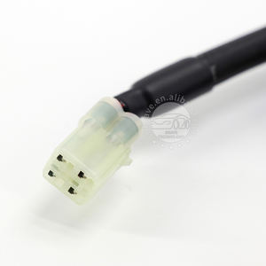 定制4针电线组件2根黑色电线和带聚酯套管的红色16AWG电线 - Product Image 2