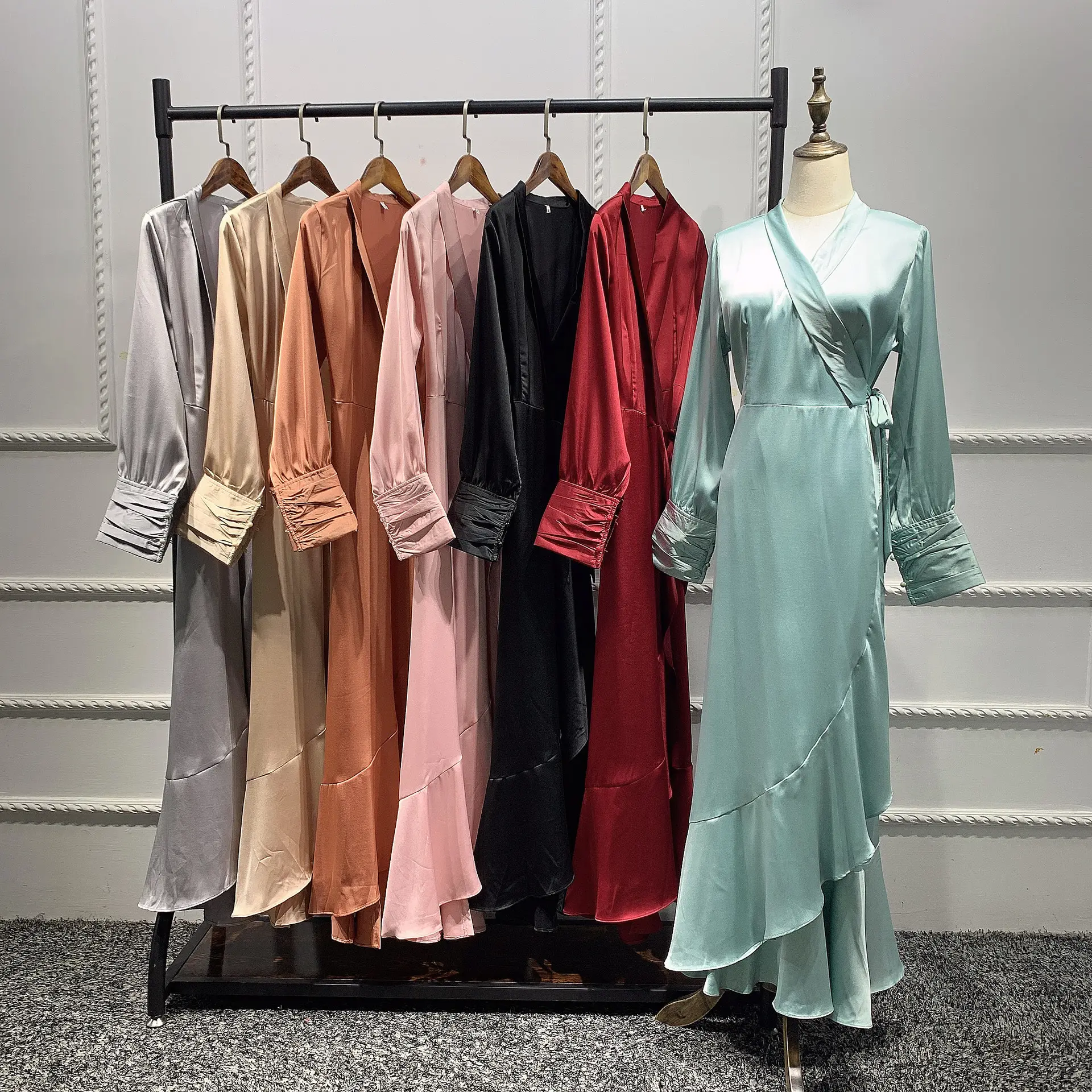 Nouveau Ramadan femmes couleur unie à manches longues à volants dentelle col en V une pièce Marocain Satin caftan Cardigan robes musulmanes