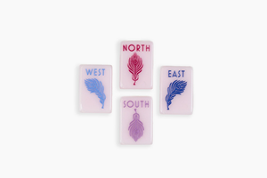Jeu de Mahjong américain en acrylique rose gravé de motifs floraux et de libellules colorés, idéal pour une soirée de jeu - Product Image 4