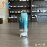 Vente chaude haut de gamme 30ml acrylique coque dure inversé BB crème bouteille avec tête de pompe à vide couvercle en plastique cosmétiques