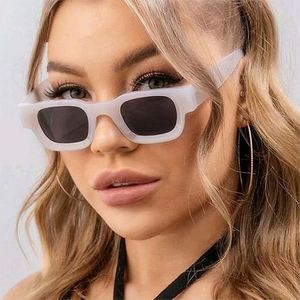 Gafas de Sol Cuadradas Punk con Marco Pequeño en Gris Jelly, Retro y Modernas, con Logotipo Personalizado para Hombre y Mujer - Product Image 1