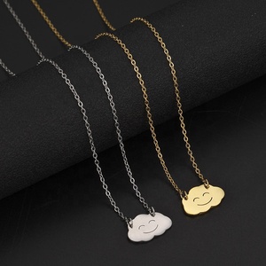 Collier en acier inoxydable de style coréen, design créatif, pendentif mignon en forme de poupée, visage souriant, nuage, pour femmes - Product Image 1