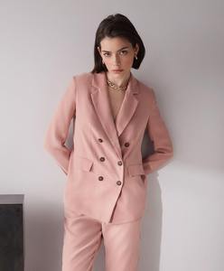 Conjunto de chaqueta y pantalón personalizado OEM para mujer - Product Image 3