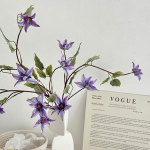 Flores Artificiales de Clematista Blancas de Seda, Alta Simulación, Decoración para Bodas y Hogar - Product Image 3